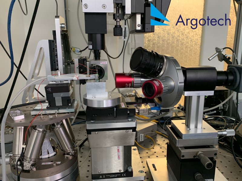 Positioning system for active alignment of opto-electronic components